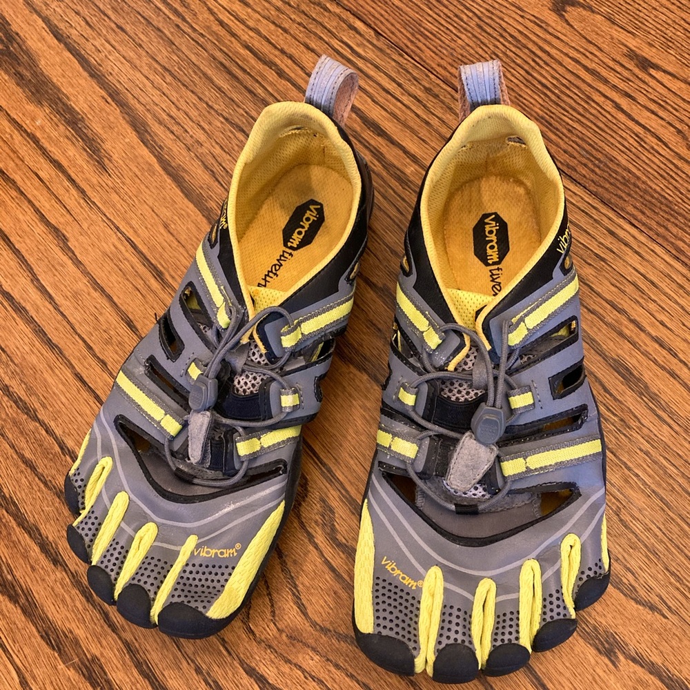 Like new Vibram Five Fingers hiking/water/running shoes